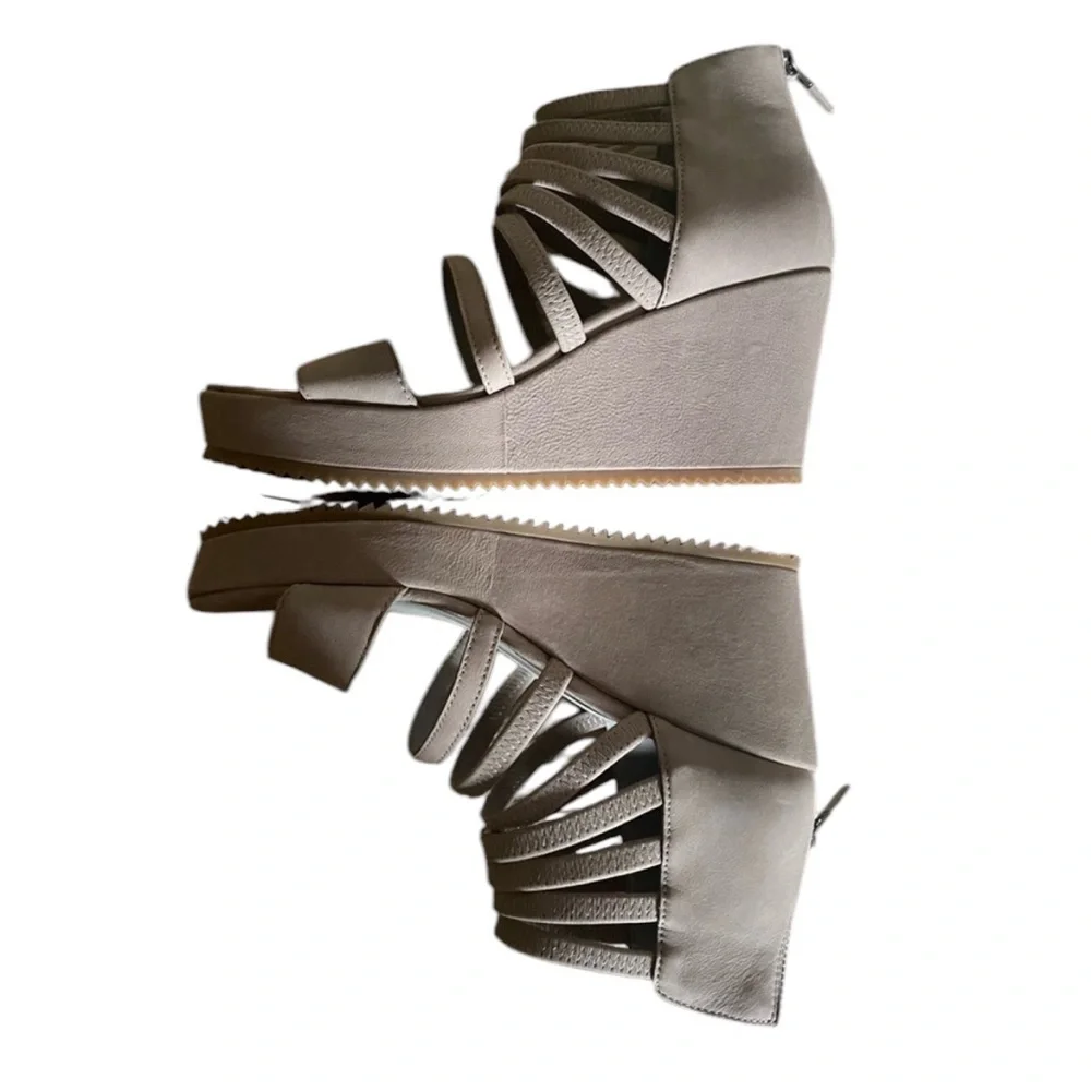 Eileen Fisher taupe color wedges